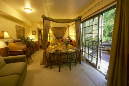 Pearson's Pond Luxury Inn and Adventure Spa, Juneau